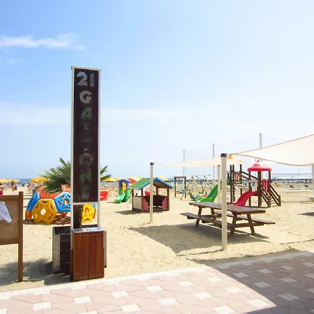 New & Modern On The Sea דירה